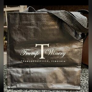 TRUMP WINERY Wine Bag - Holds 6 Bottles - DJT Winery, Va.